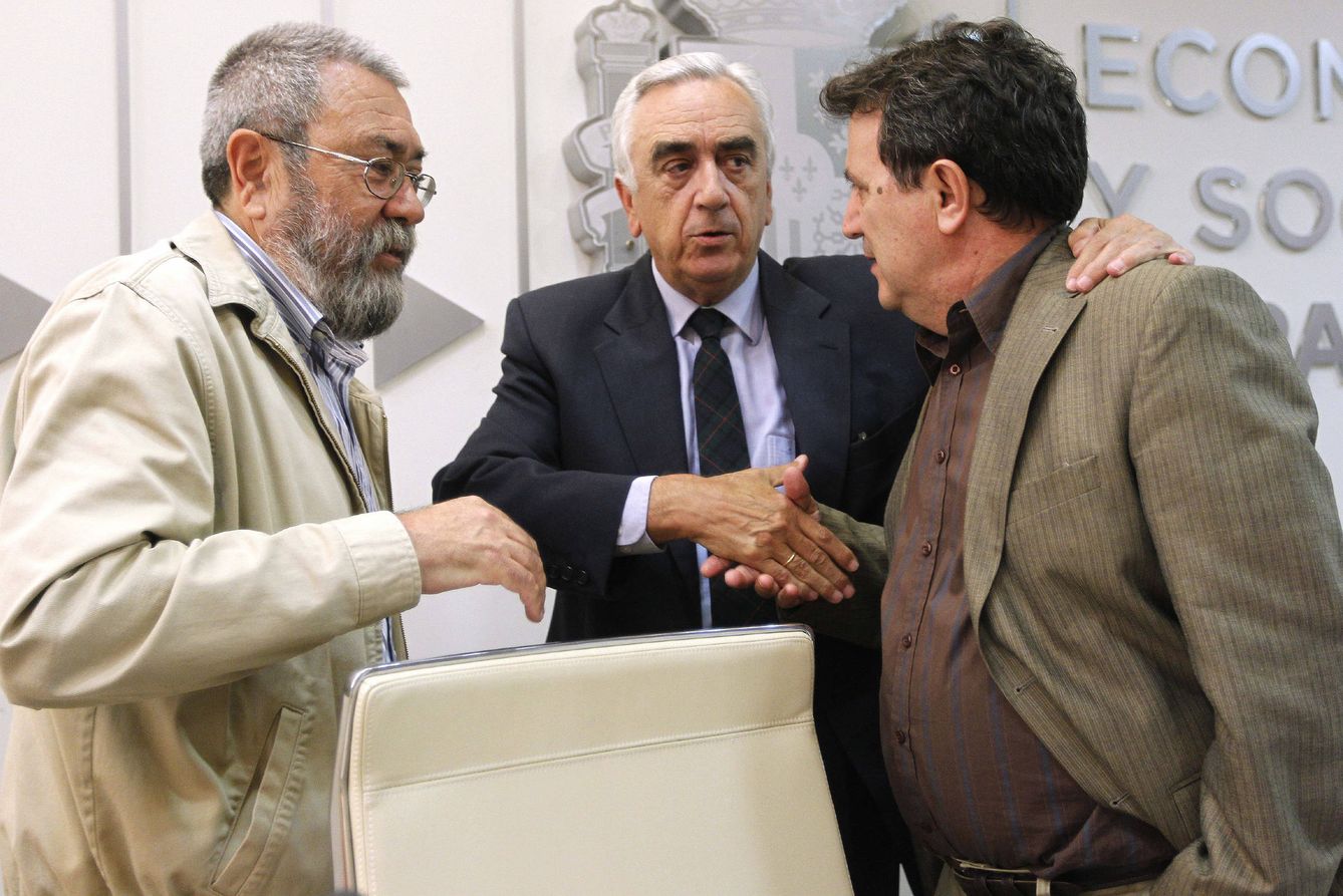 Santos M. Ruesga con Cándido Méndez y Marcos Peña. (EFE)