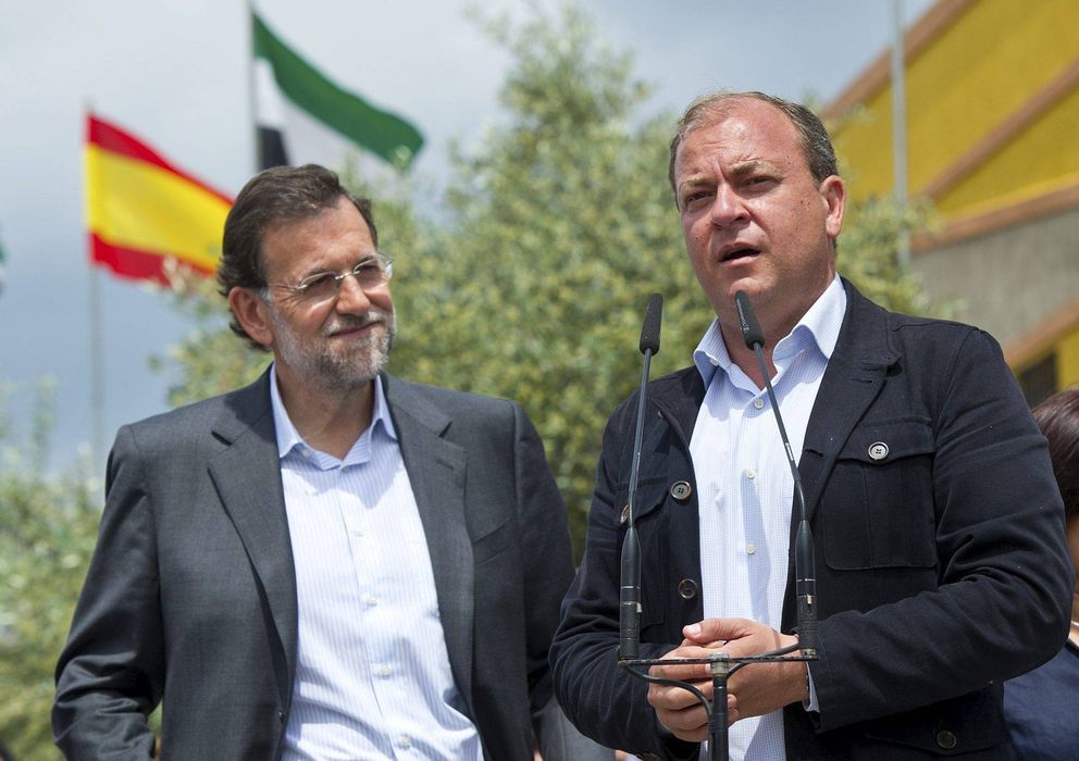 Foto: El presidente del Gobierno de Extremadura, José Antonio Monago, y el presidente del Gobierno, Mariano Rajoy. (EFE)