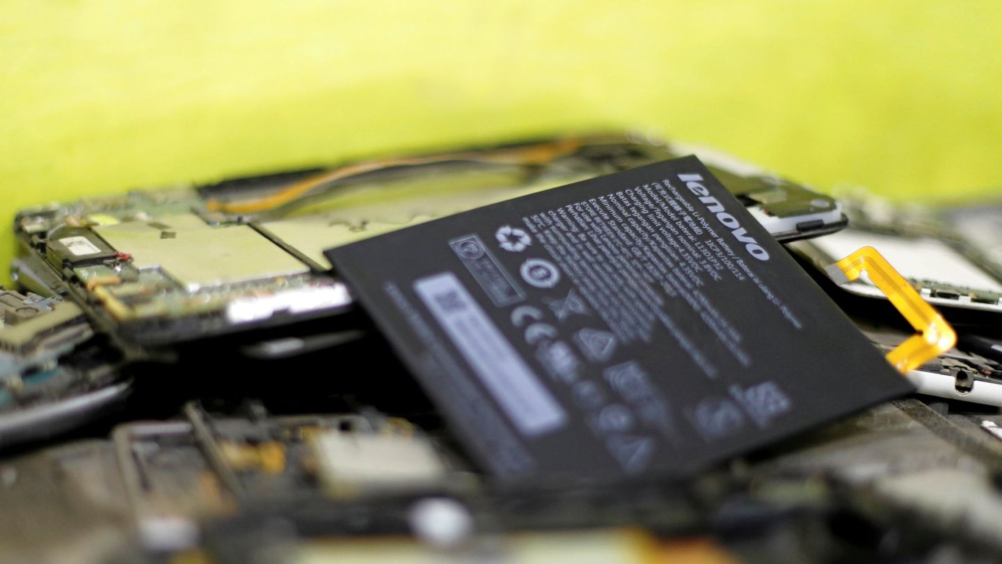 Una batería de un móvil Lenovo (Reuters/Dalsh)