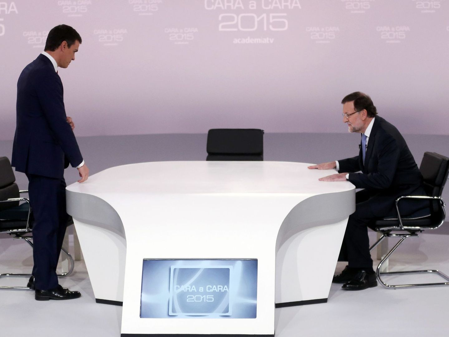 El último cara a cara electoral de dos líderes nacionales: el de Pedro Sánchez y Mariano Rajoy, celebrado el 14 de diciembre de 2015 y organizado por la Academia de la Televisión. (Reuters)