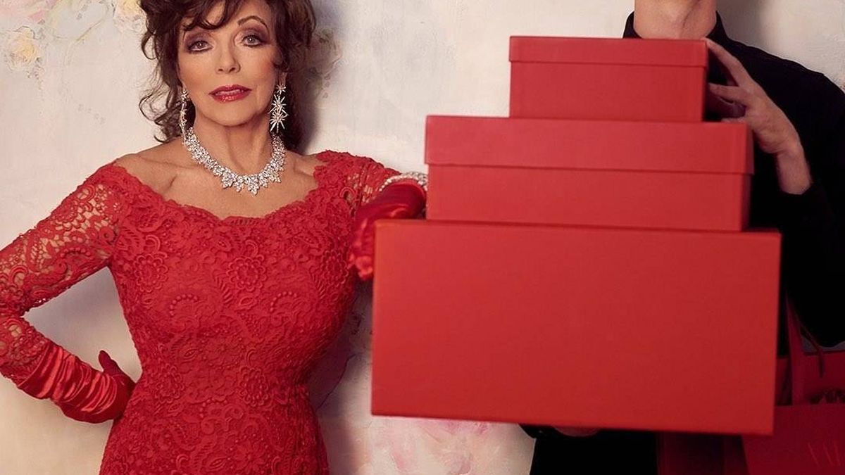 Joan Collins es el nuevo rostro de Valentino
