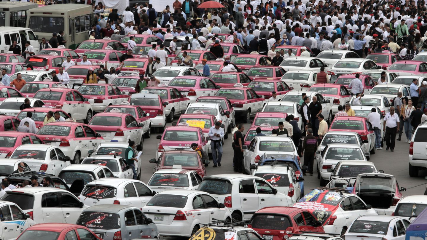 Protestas de taxistas en México DF contra Cabify, Uber y Didi. (Reuters)