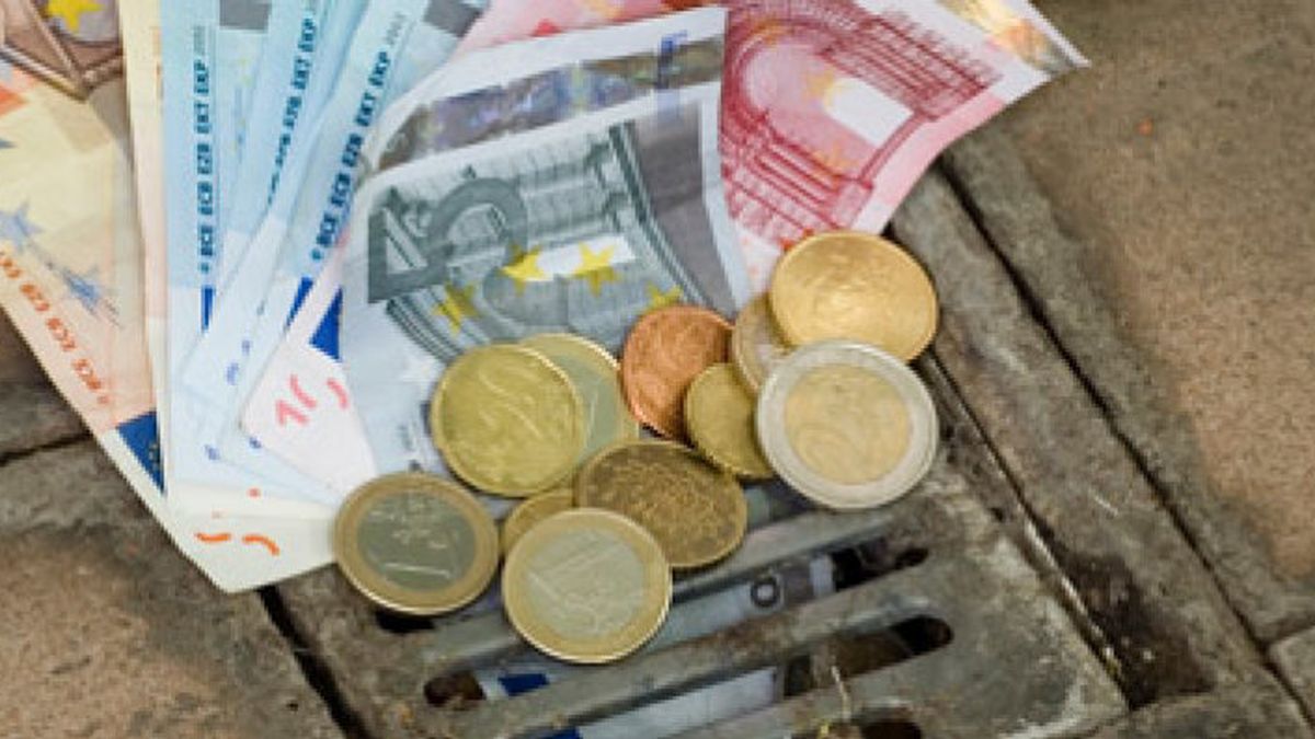 El euro marca mínimos de doce meses ante la desunión europea por la crisis griega