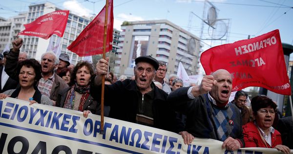 Foto: Pensionistas griegos protestan contra los recortes en Atenas, el 8 de marzo de 2018. (Reuters)
