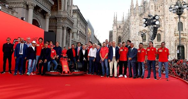 Foto: La imagen de familia de Ferrari sin Fernando Alonso. (Ferrari)