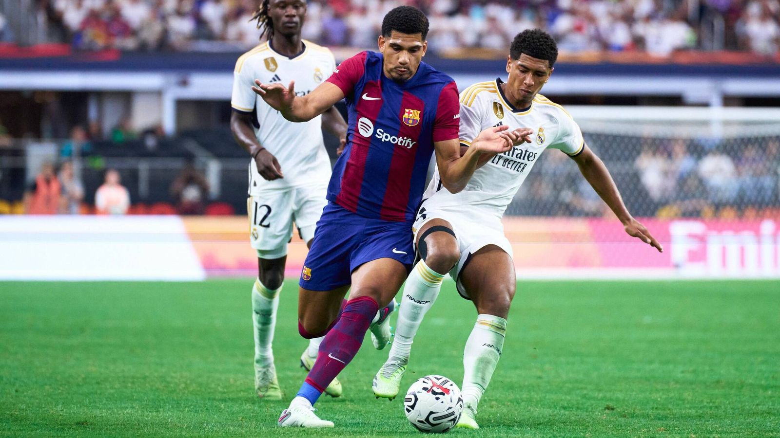 Araújo y Bellingham durante un partido entre Real Madrid y FC Barcelona. (FC Barcelona)