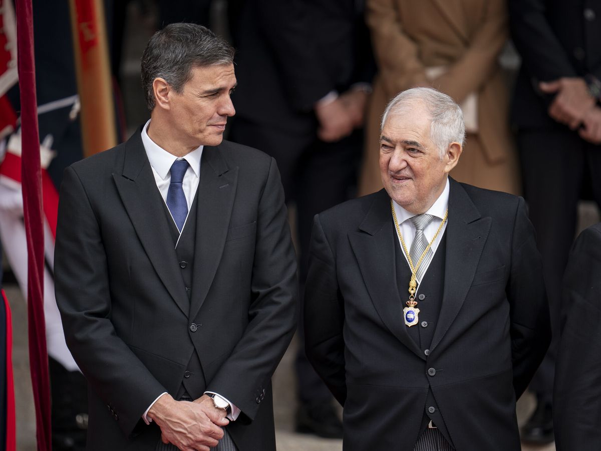 Foto: Cándido Conde-Pumpido junto al presidente del Gobierno, Pedro Sánchez. (A. Pérez Meca/Europa Press)