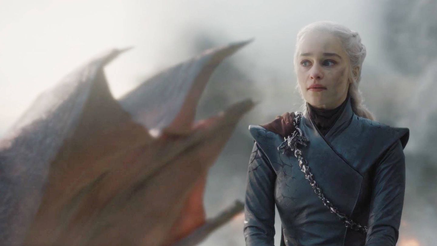 Daenerys encima de Drogon. (HBO)