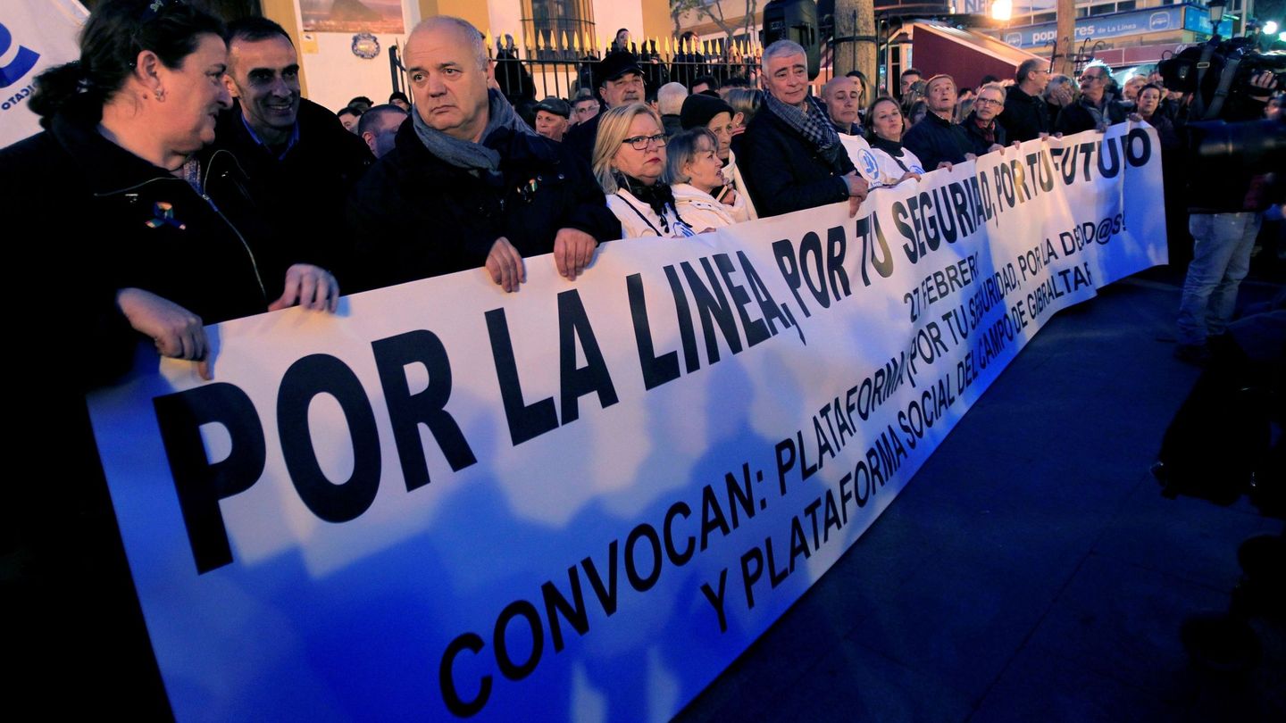 Protesta de vecinos de La Línea contra el narcotráfico. (EFE)