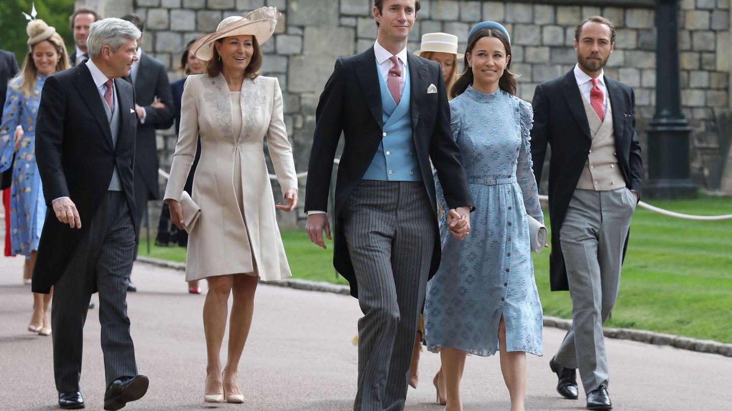 Carole Middleton, llegando a la boda de Lady Gabriella Windsor junto a su familia. (Reuters)