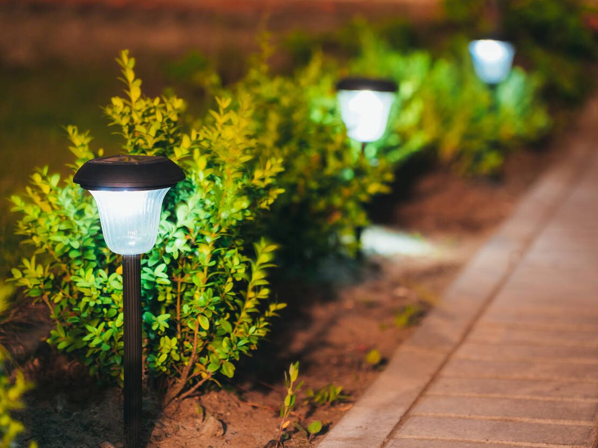Cómo funcionan las luces solares LED del jardín?
