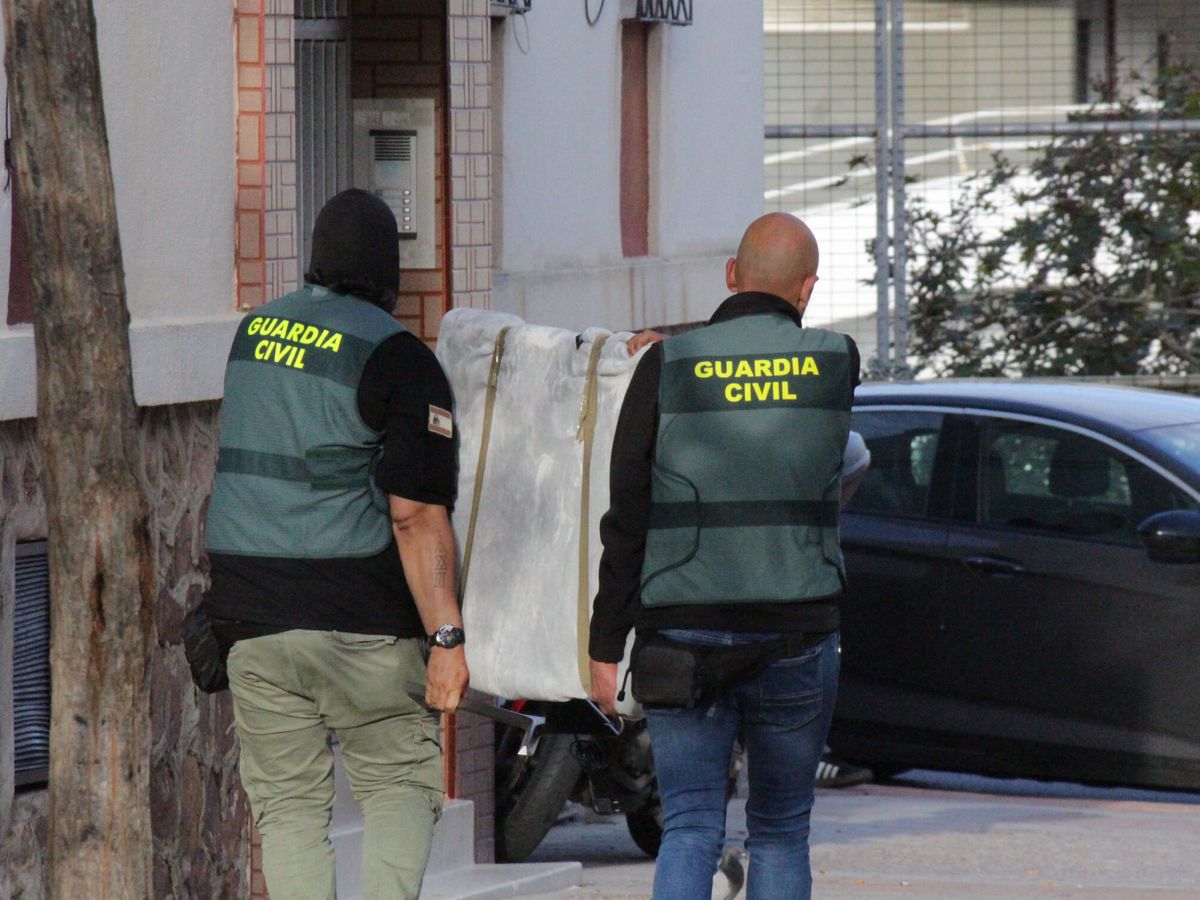 Foto: Foto de archivo de una operación contra el narcotráfico en Ceuta. (EFE/Reduan Dris)