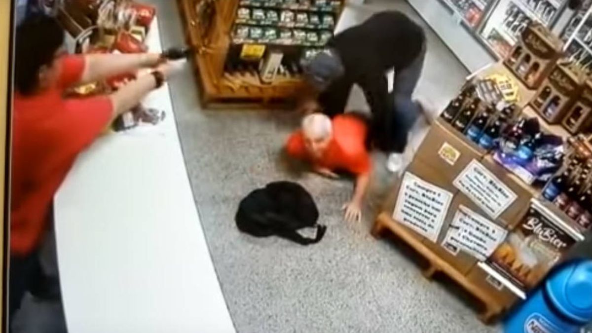 Una mujer mata a un ladrón de un disparo cuando entró a robar en su tienda