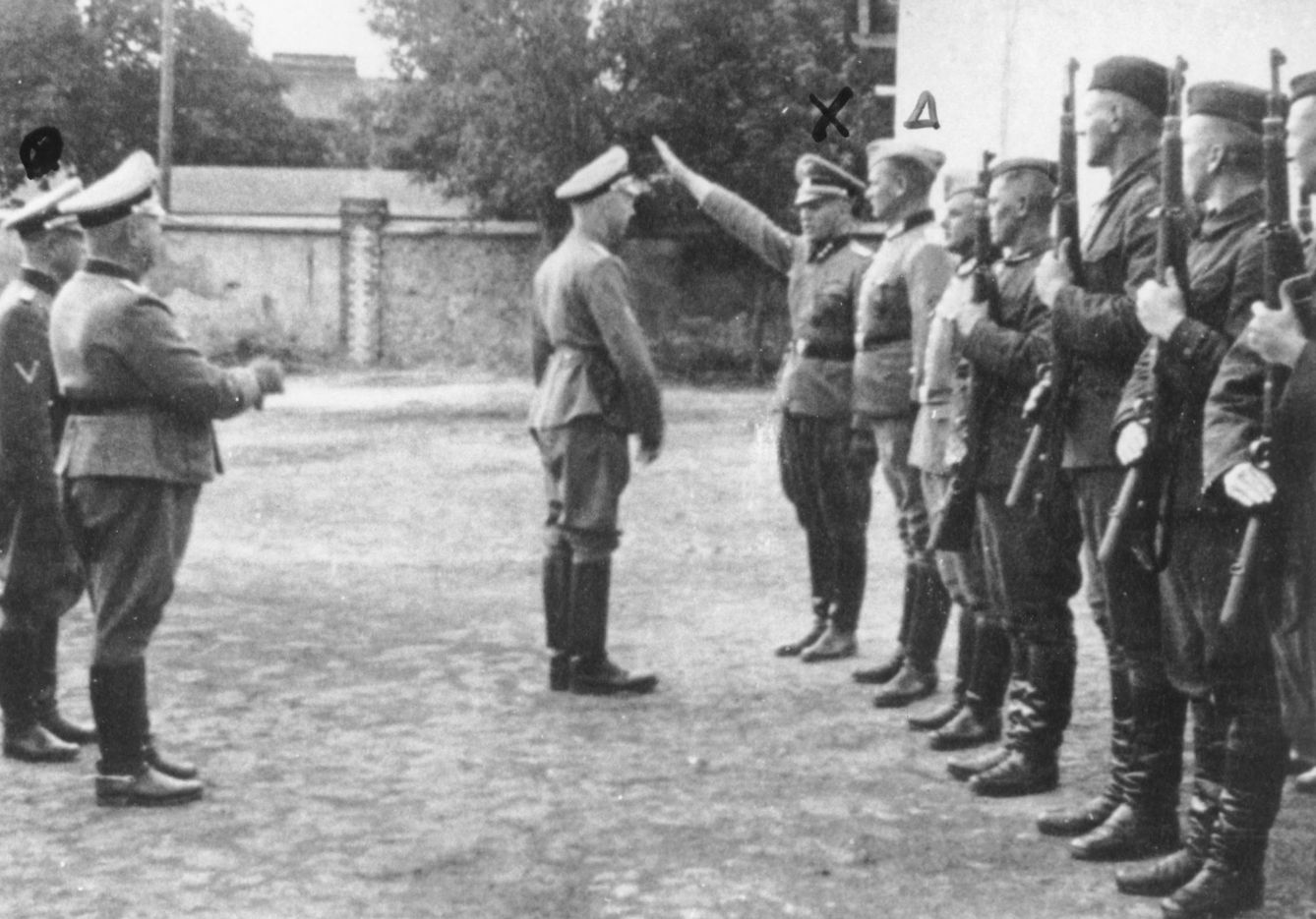 Himmler, en el campo de entrenamiento nazi de Trawniki. (Departamento de Justicia de EEUU)
