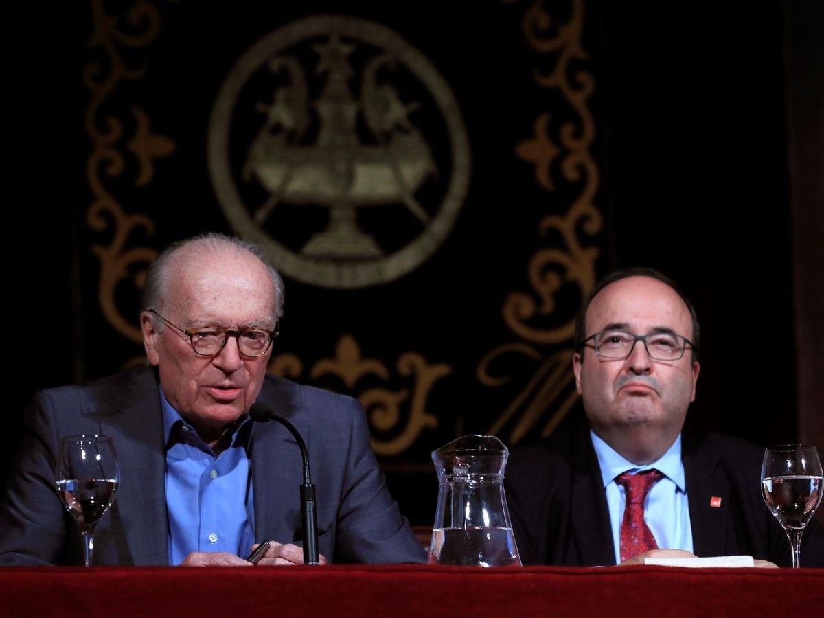 Foto: Nicolás Sartorius (i) junto a Miquel Iceta, en una conferencia en 2019. (EFE)
