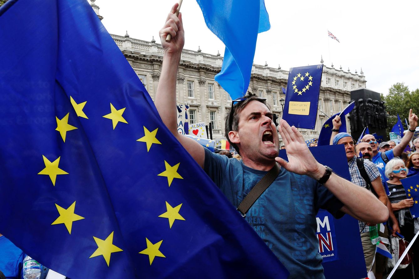 Manifestantes contrarios al Brexit protestan durante la 'Marcha por Europa', en Londres, el 3 de septiembre de 2016 (Reuters).