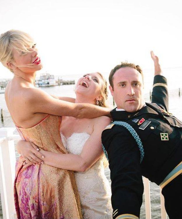 Foto: Taylor Swift posa con los novios tras la sorpresa (Instagram)