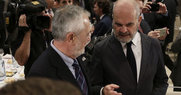 Foto: Los expresidentes de la Junta de Andalucía José Antonio Griñán (i) y Manuel Chaves. (EFE)