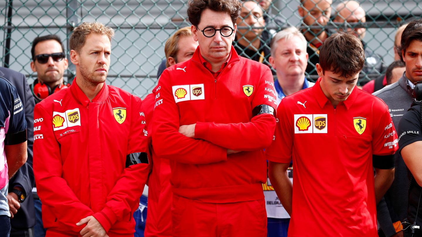 Sebastian Vettel junto a Binotto y Charles Leclerc. (Reuters)