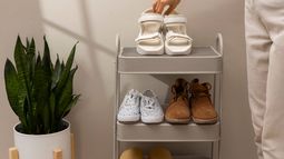 Los zapateros perfectos para pisos pequeños: ocupan poco espacio y ayudan a mantener todo en orden