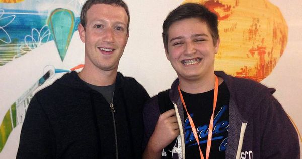 Foto: Sayman, a la derecha, junto a Mark Zuckerberg, fundador de Facebook.
