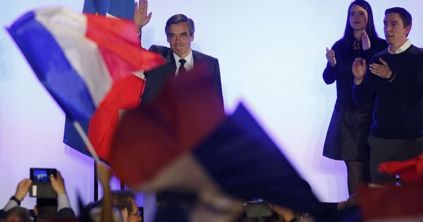Foto: El candidato del centro derecha François Fillon durante un mitin de campaña en Nimes (Reuters). 