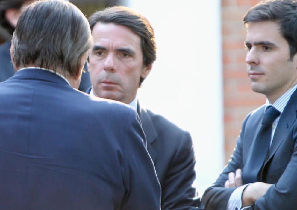 Foto: José María Aznar Botella, junto a su padre, el expresidente del Gobierno (Efe).