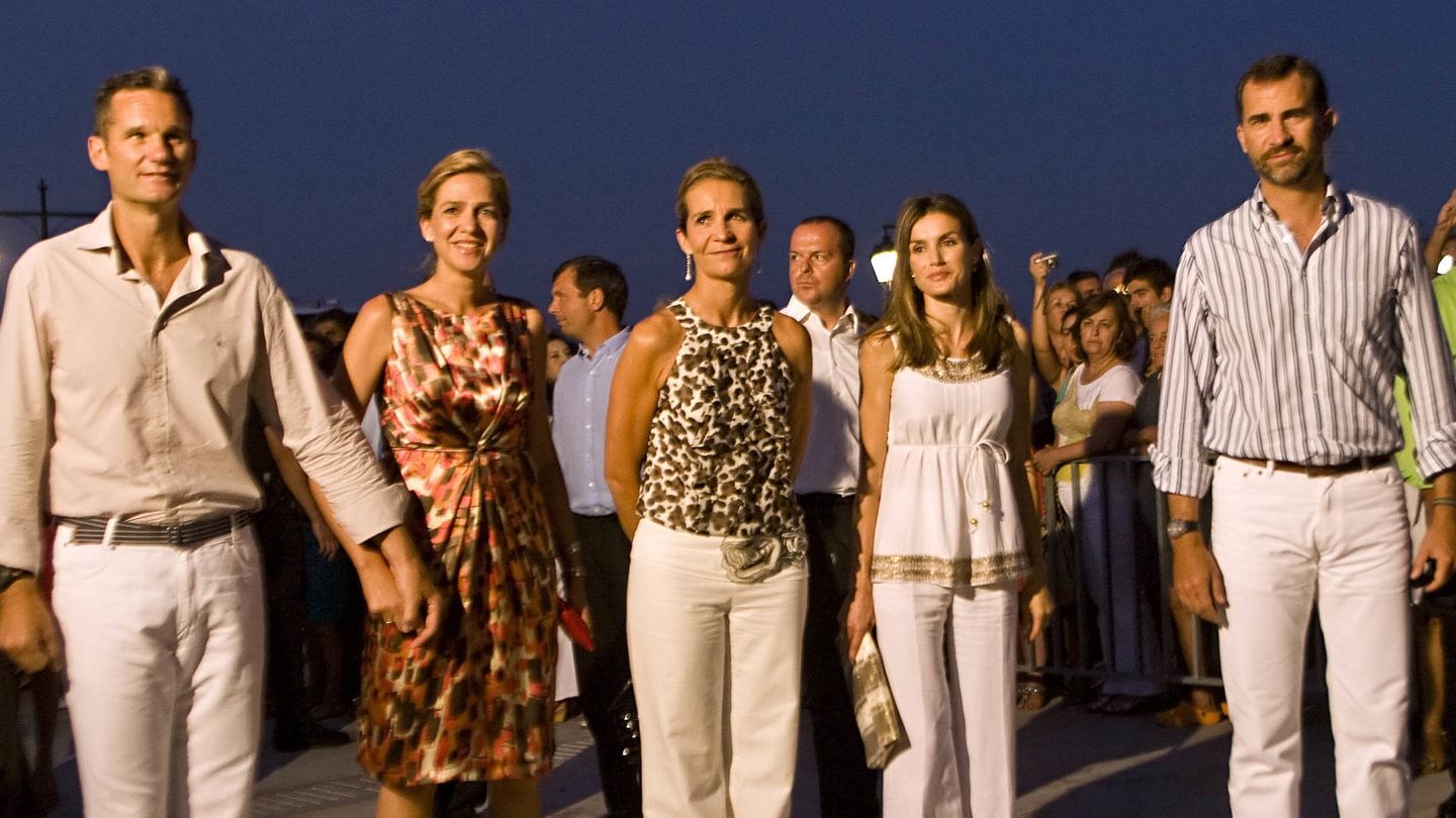 Iñaki Urdangarin, la Infanta Cristina, la Infanta Elena, Doña Letizia y Felipe VI. (Getty)