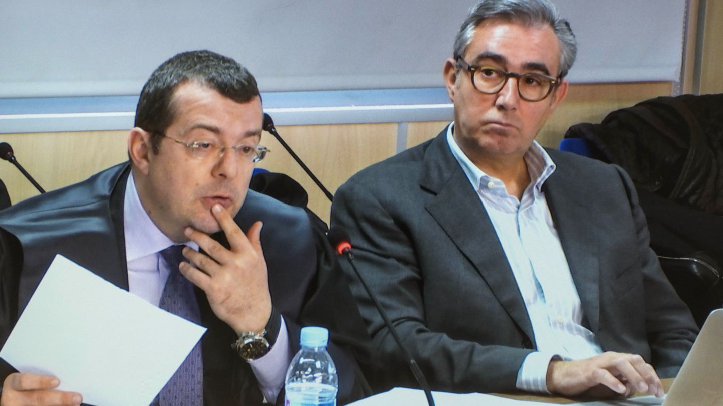 El abogado Manuel González Peeters y su excliente, Diego Torres, en Palma. (EFE/Cati Caldera)