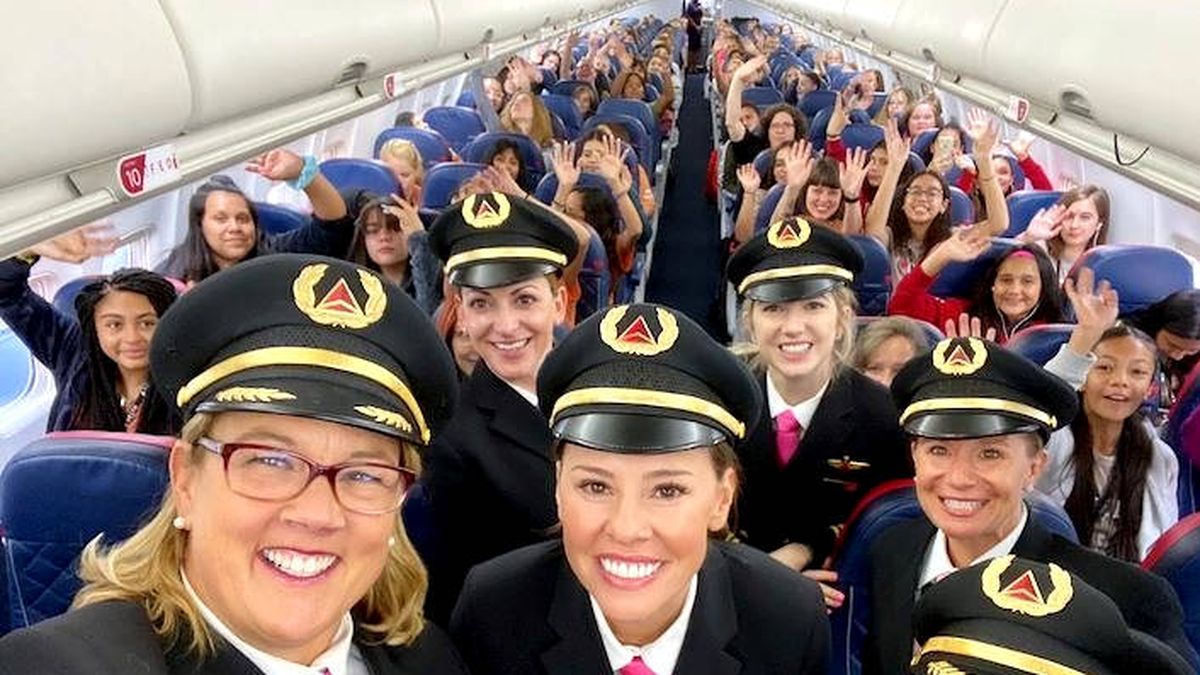 Delta fleta un avión lleno de mujeres rumbo a la NASA para inspirar a nuevas aviadoras