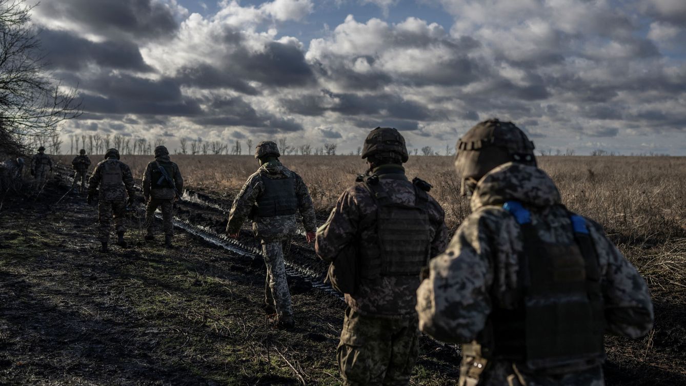Foto: Militares ucranianos de la 55ª Brigada de Artillería Separada en la región de Donetsk, Ucrania. (Reuters/Viacheslav Ratynskyi)