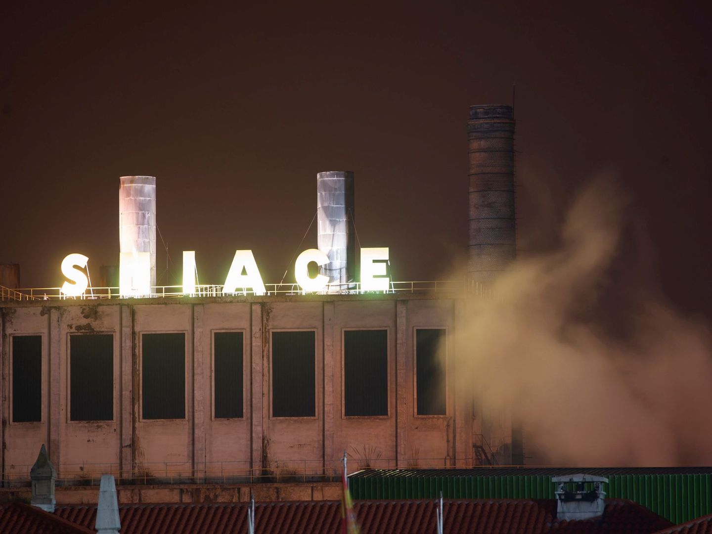 Factoría de Sniace en Torrelavega. (EFE)