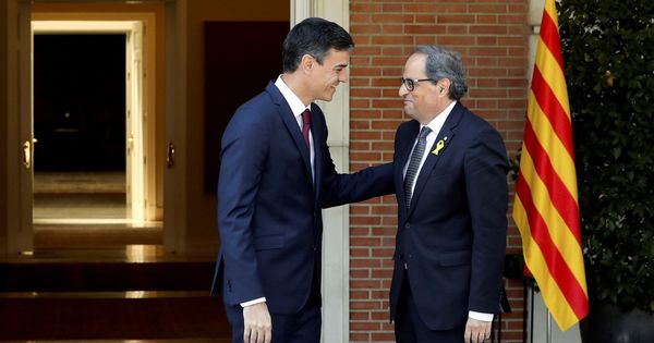 Foto: El presidente del Gobierno, Pedro Sánchez, y el 'president' de la Generalitat, Quim Torra, en el Palacio de la Moncloa. (EFE)