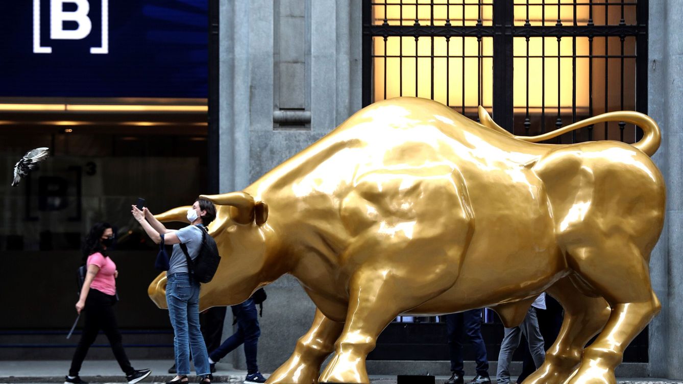 Foto: Réplica dorada del toro de Wall Street situada en Sao Paulo. 