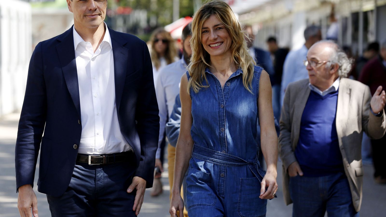 Foto: El líder del PSOE, Pedro Sánchez, acompañado por su esposa, Begoña Gómez. (EFE)