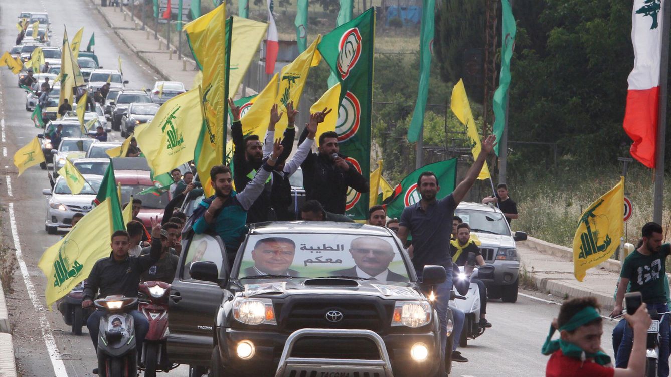 Foto: Miembros y partidarios de Hezbolá y Amal celebran su victoria en Marjayún, al sur del Líbano, el 7 de mayo de 2018. (Reuters)