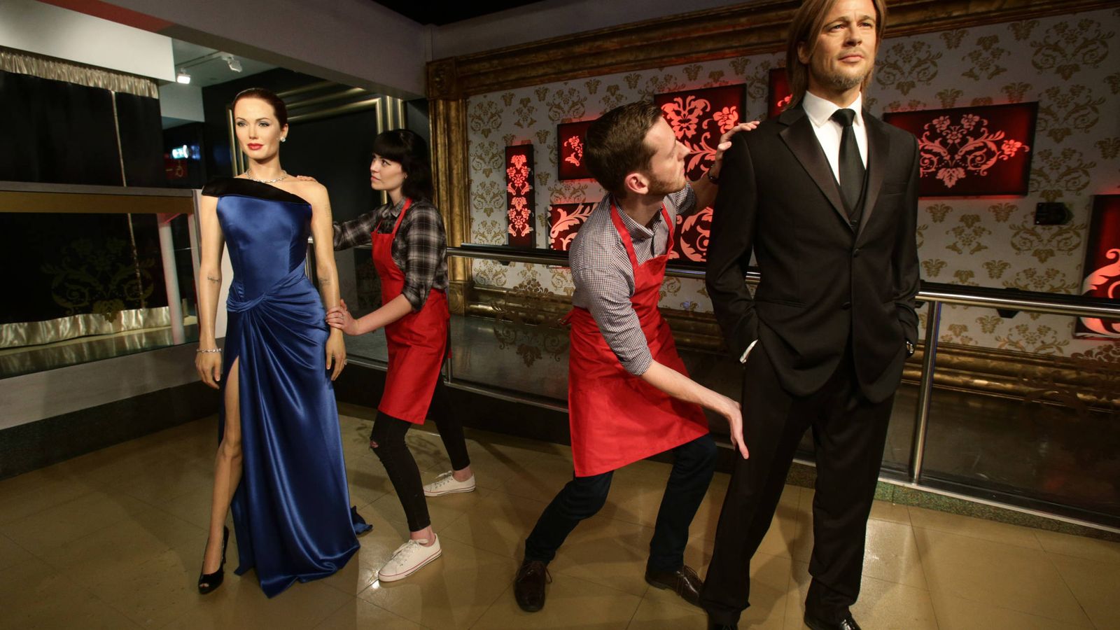 Foto: Los asistentes del Madame Tussauds separan las figuras de Angelina y Pitt 