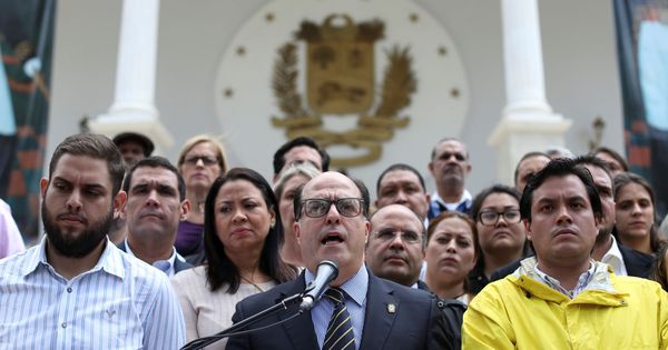 Foto: Julio Borges, presidente de la Asamblea Nacional y miembro de la opositora Mesa de Unidad, da una rueda de prensa en Caracas, el 30 de marzo de 2017. (Reuters)