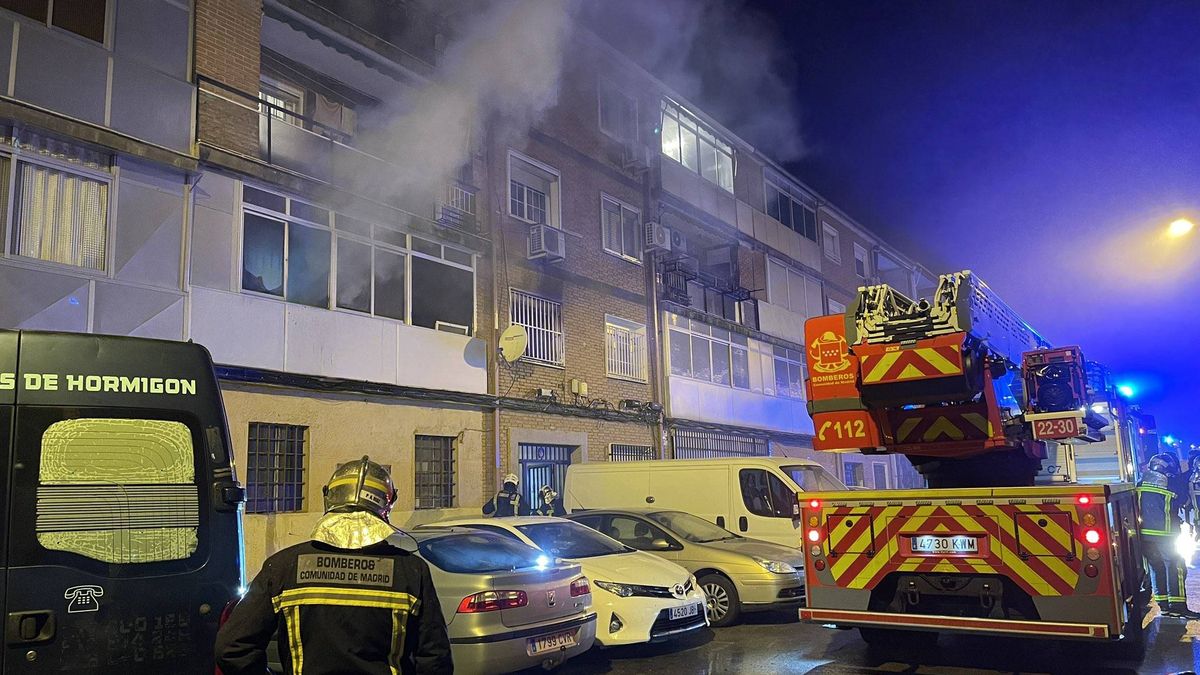 Un muerto y 21 heridos en el incendio de una vivienda en Alcalá de Henares