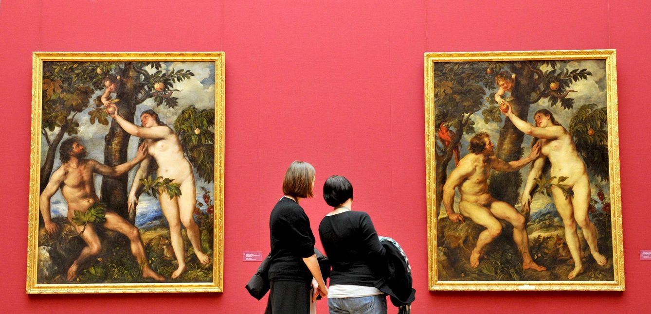 'Adán y Eva' (1550), de Tiziano junto a la copia realizada por Peter Paul Rubens en un museo de Múnich. (Efe)