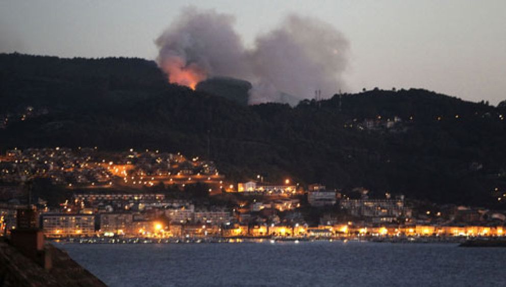 Foto: La Xunta de Galicia da por controlado el incendio de Boiro, en una semana aciaga