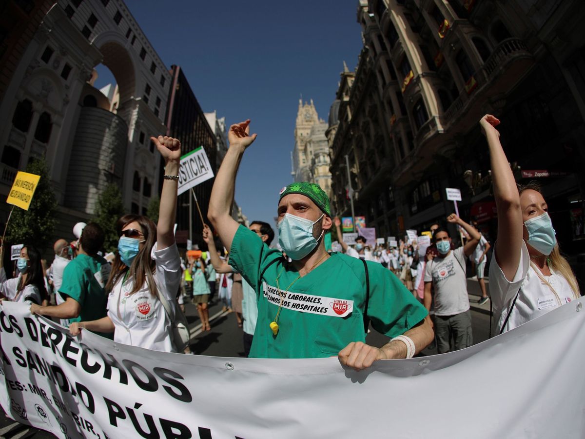 Foto: Manifestación de los mir de Madrid por un convenio "digno". (EFE/Rodrigo Jiménez)