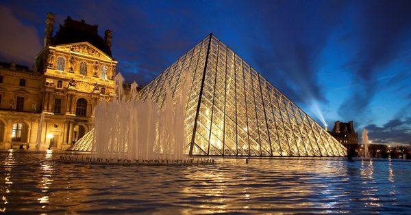 Foto: Pirámide del Louvre. (EFE)