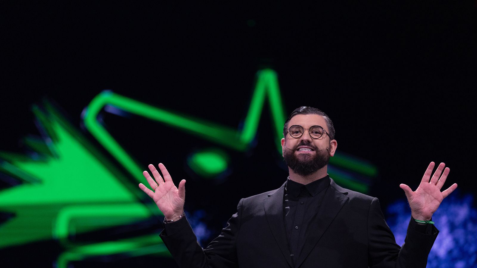 'El perro andaluz' se enfrenta hoy a su emisión más imprevisible en TVE: en directo y con su horario en el aire por el partido de España en el Mundial