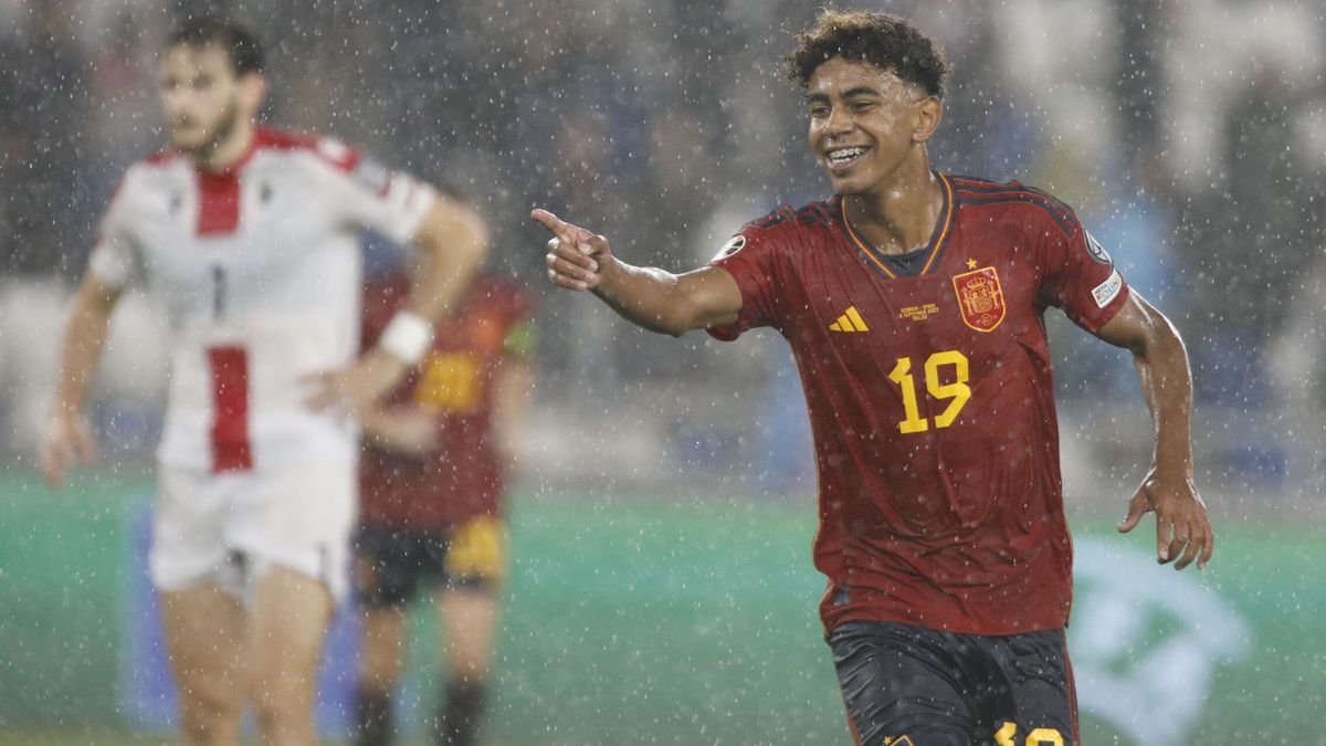Lamine Yamal fascina a los 16 años: el fútbol español recupera el aplauso limpio y sano