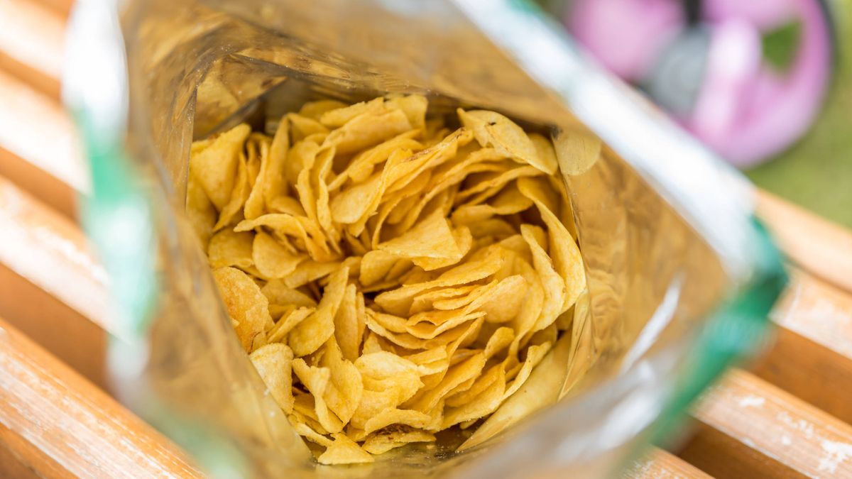 ¿Adiós a estas patatas fritas que triunfan en España? Por qué podría prohibirse su consumo por "riesgo para la salud"