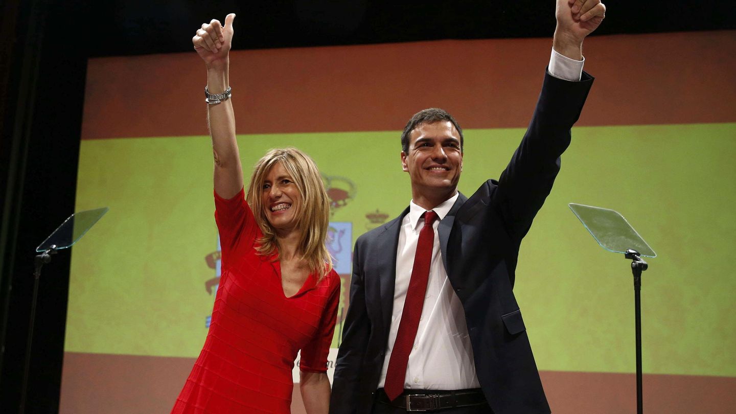Pedro Sánchez, acompañado de su mujer, Begoña Gómez durante la precampaña de 2015. (EFE)