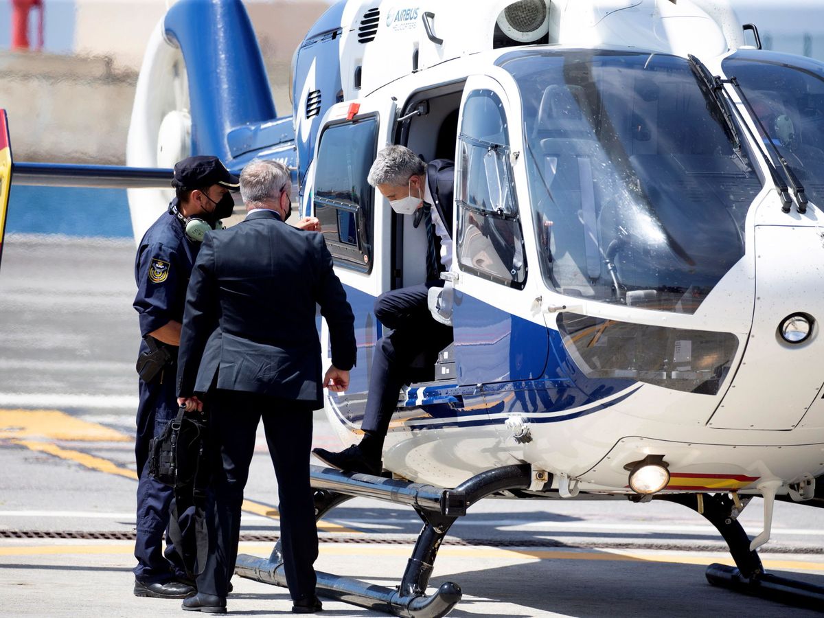 Foto: El ministro del Interior, Fernando Grande-Marlaska, a su llegada a Ceuta este martes. (EFE)