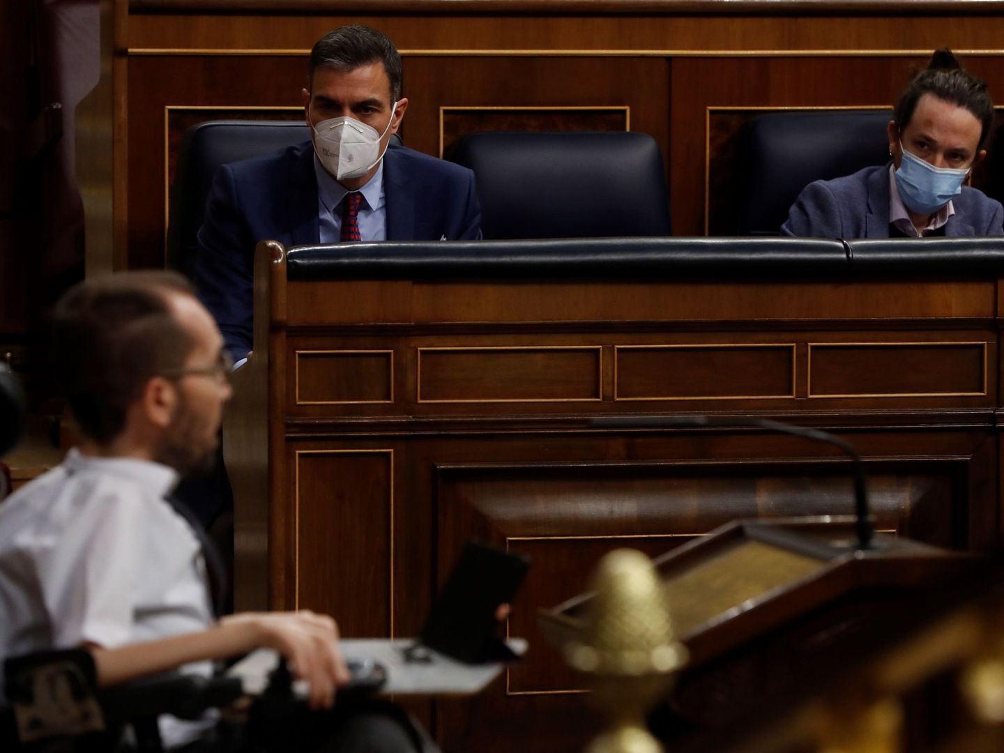Sánchez e Iglesias, en la última sesión parlamentaria antes de Navidad. (EFE)