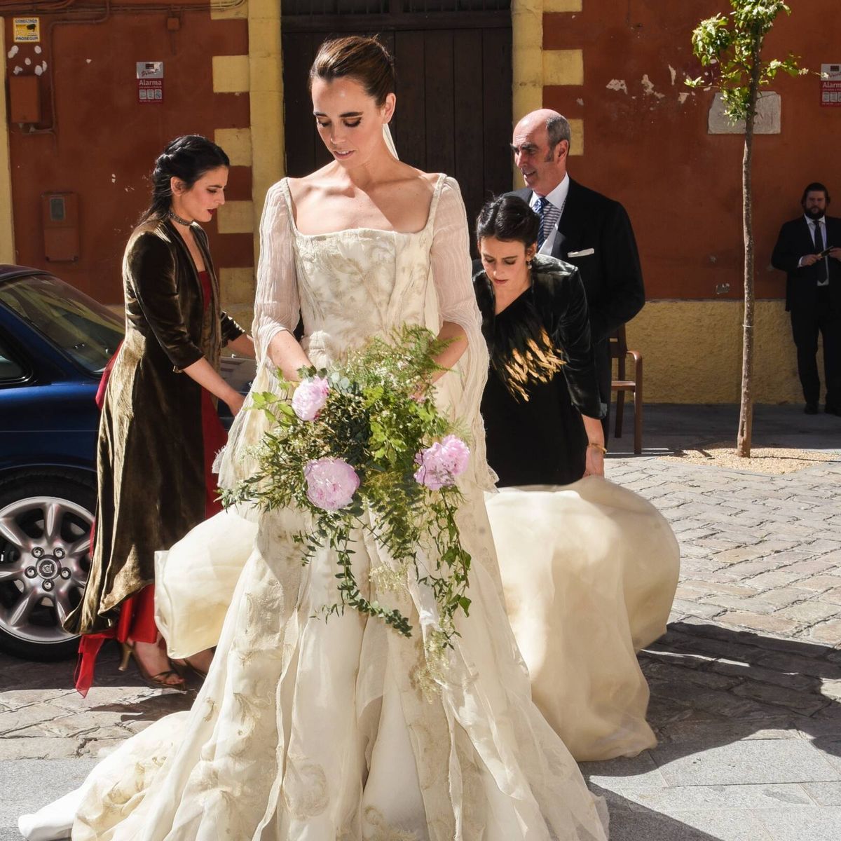 El vestido de novia de Sol la diseñadora T.ba, y boda Jerez